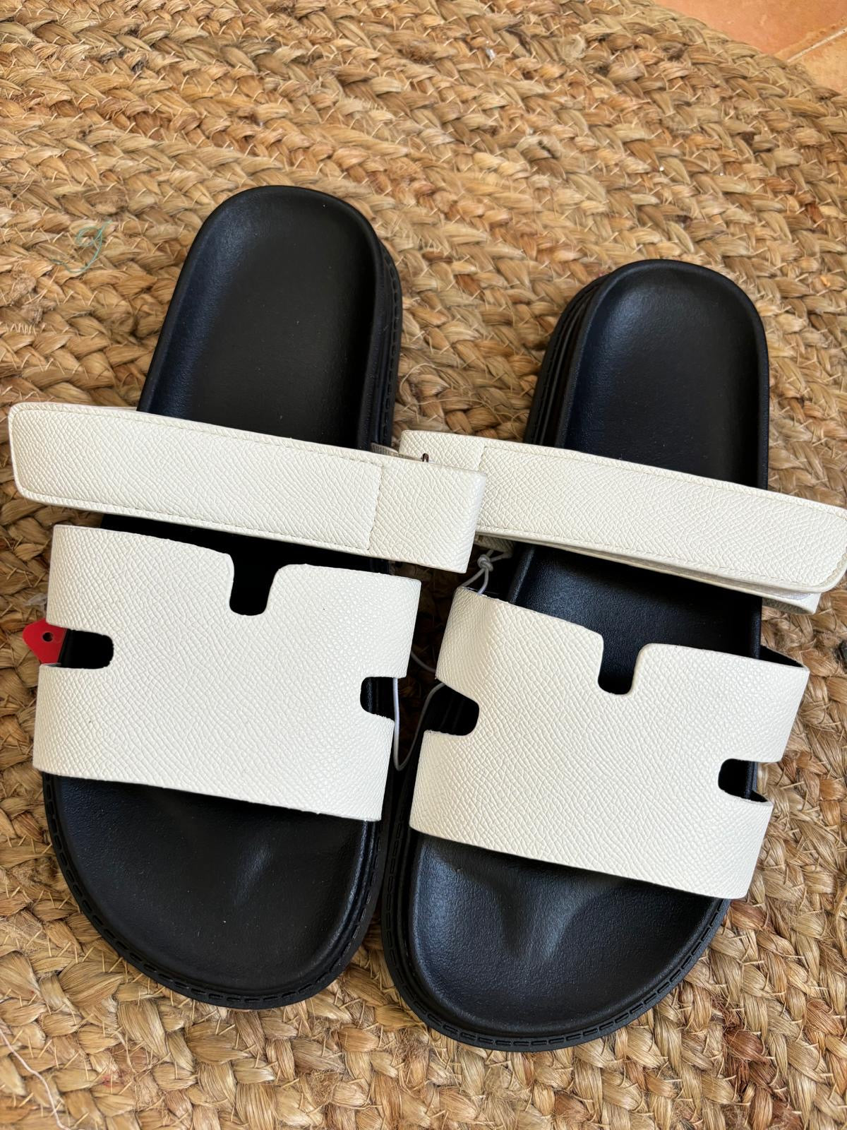 Chanclas inspiración Hermes