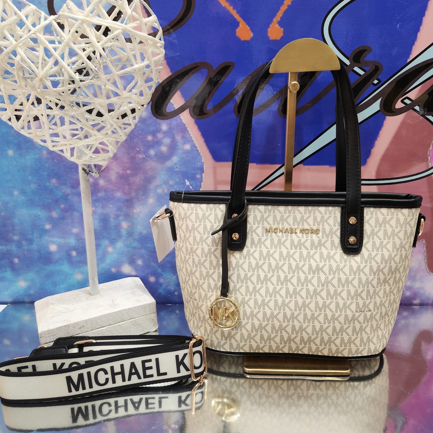 Bolso mk correa bordada