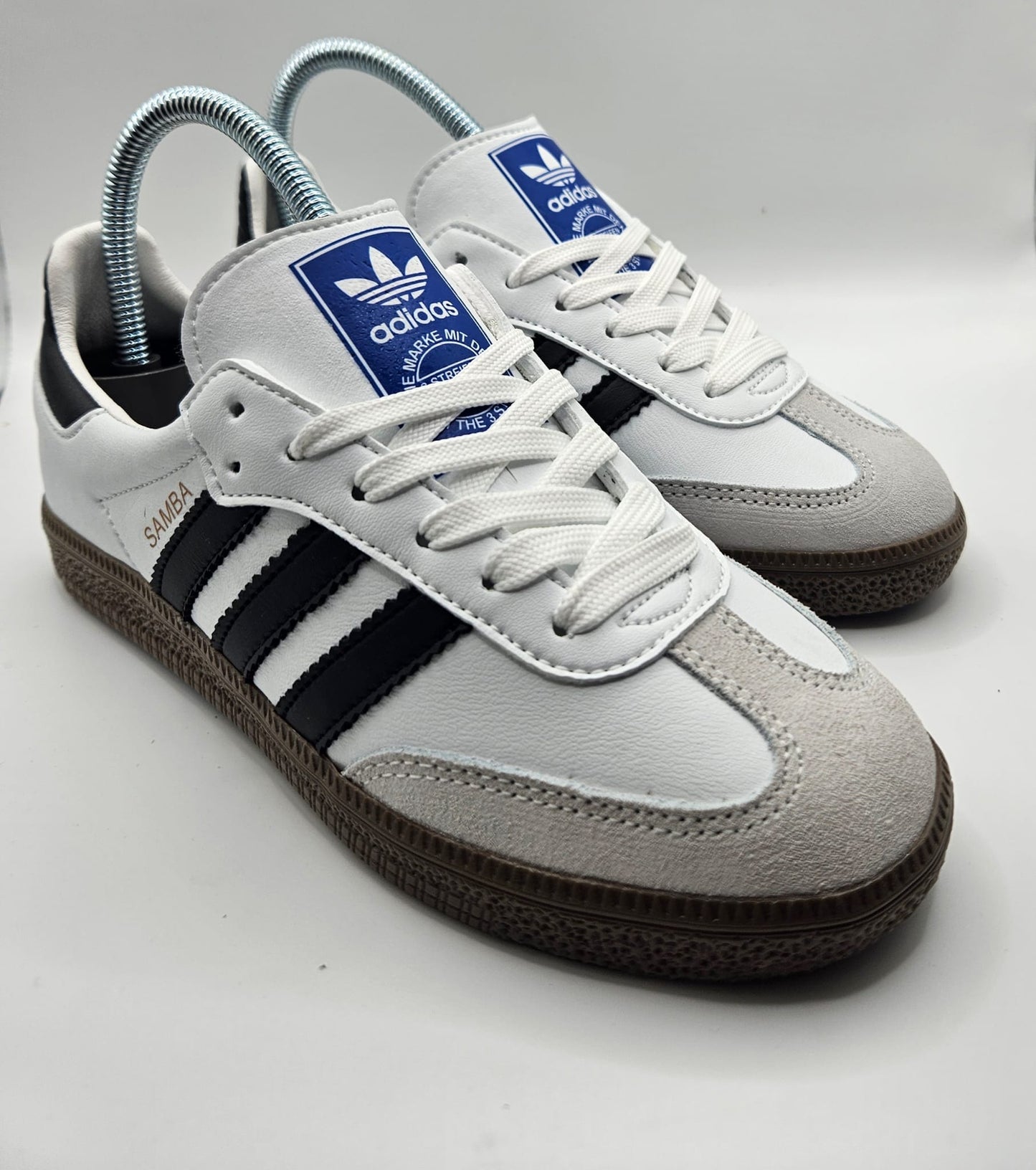 Blanca raya negra sam