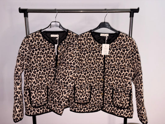 . Chaqueta animal print
