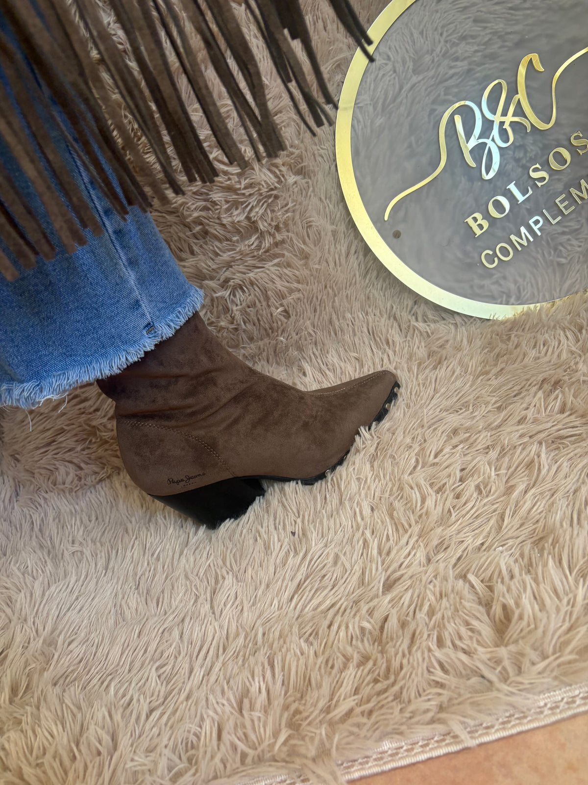 Conjunto en ante color taupe