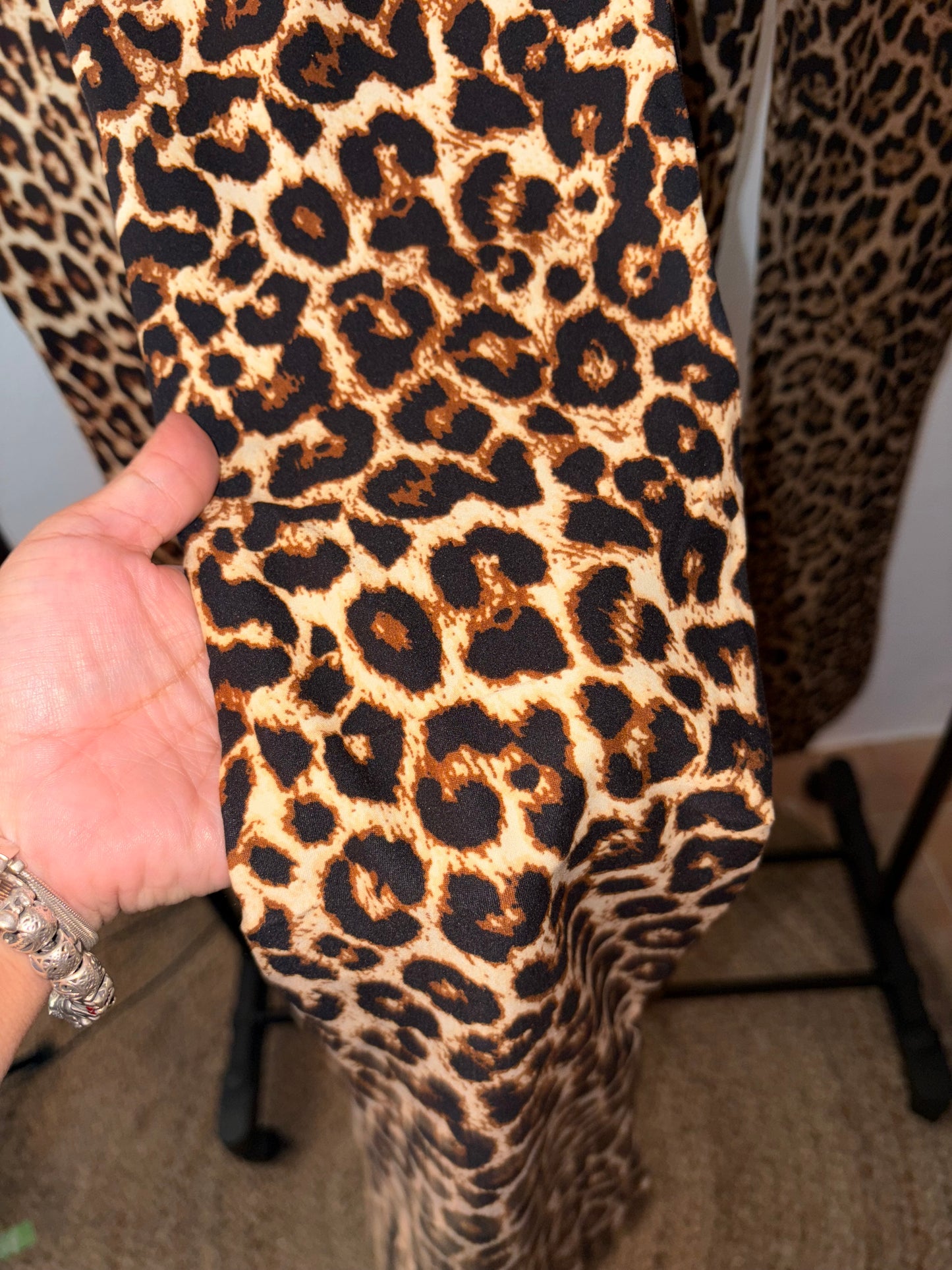 . Leguis campana leopardo