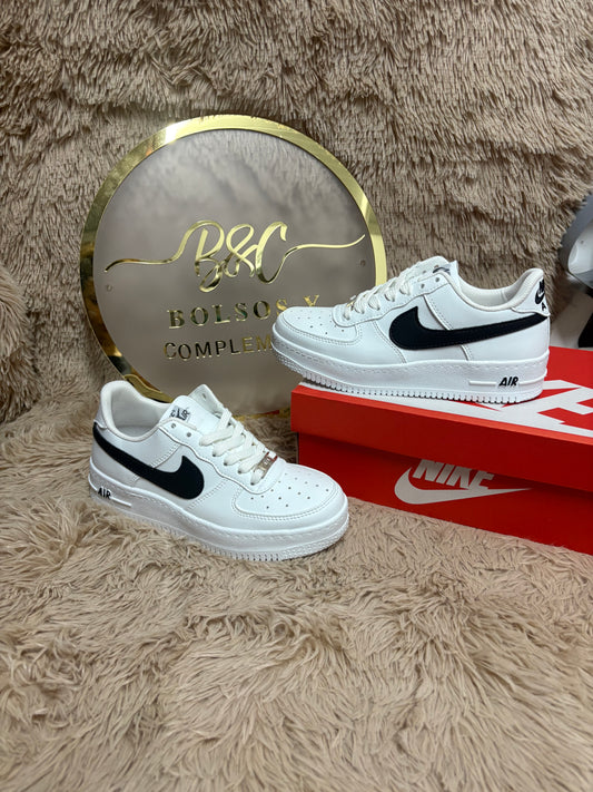 . Zapatilla air  símbolo negro