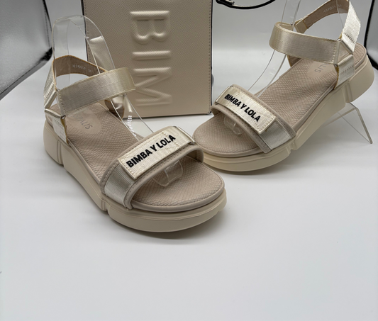 Solo sandalia beige