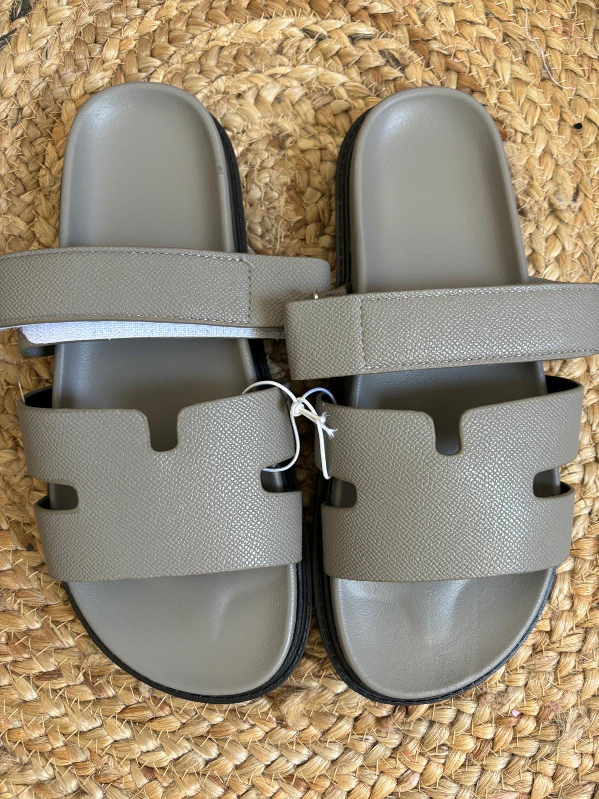 Chanclas inspiración Hermes