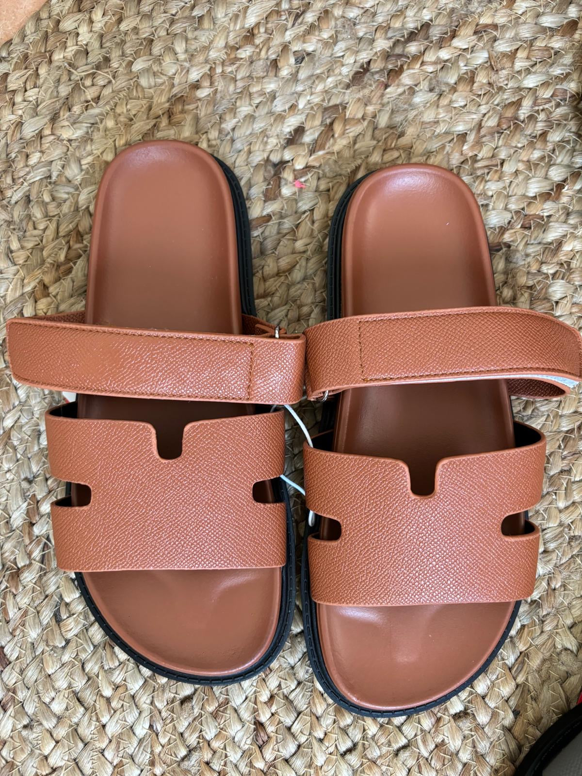 Chanclas inspiración Hermes