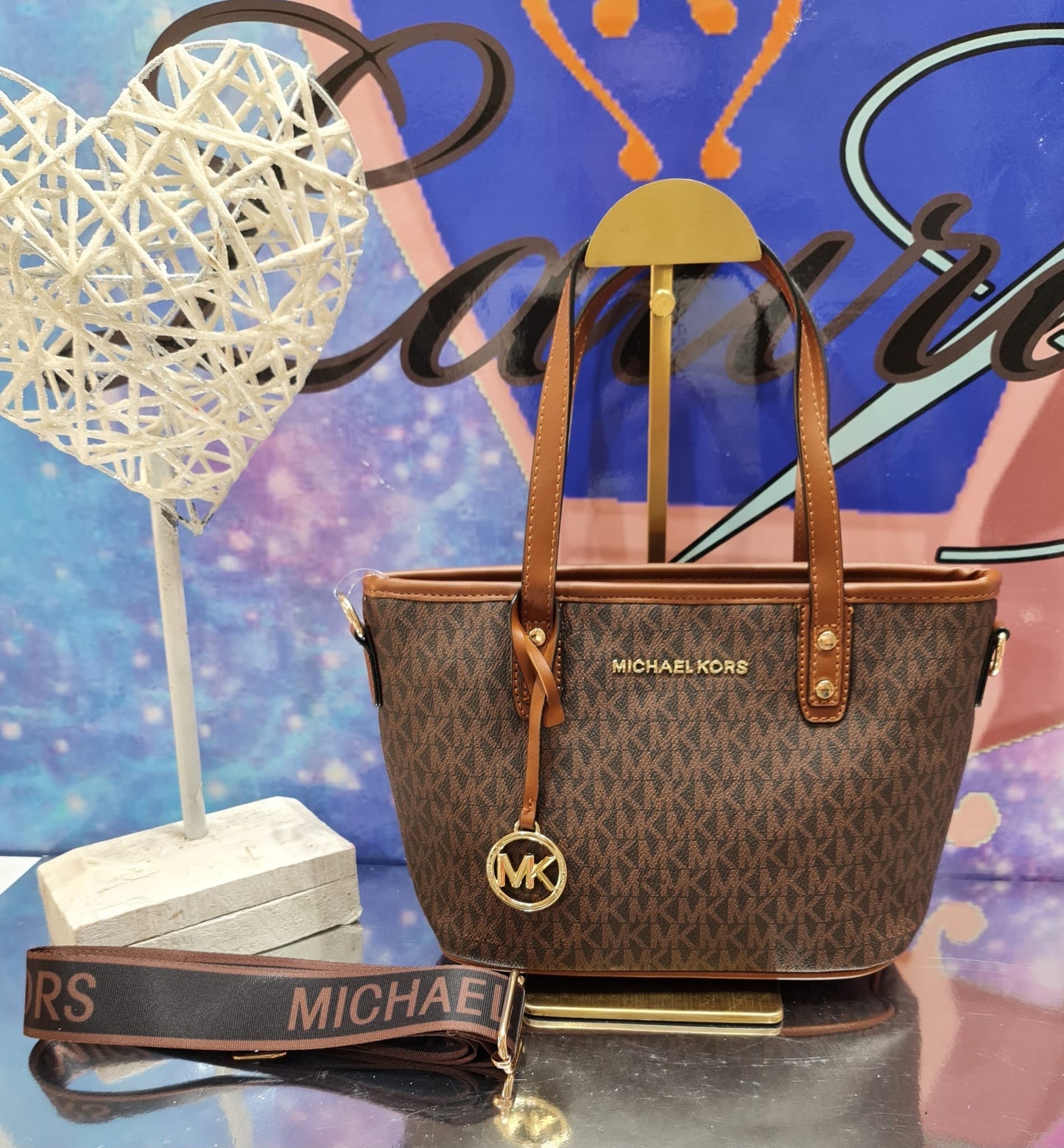 Bolso mk correa bordada