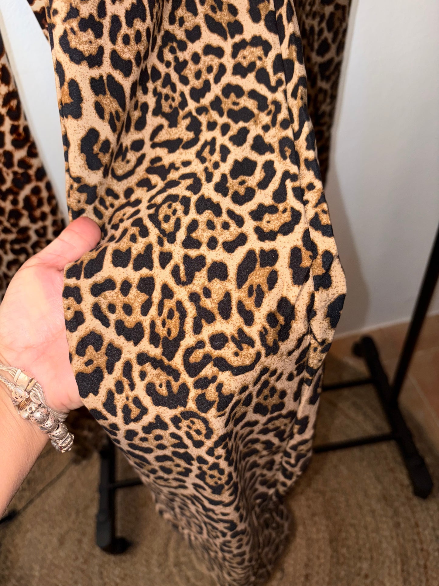 . Leguis campana leopardo