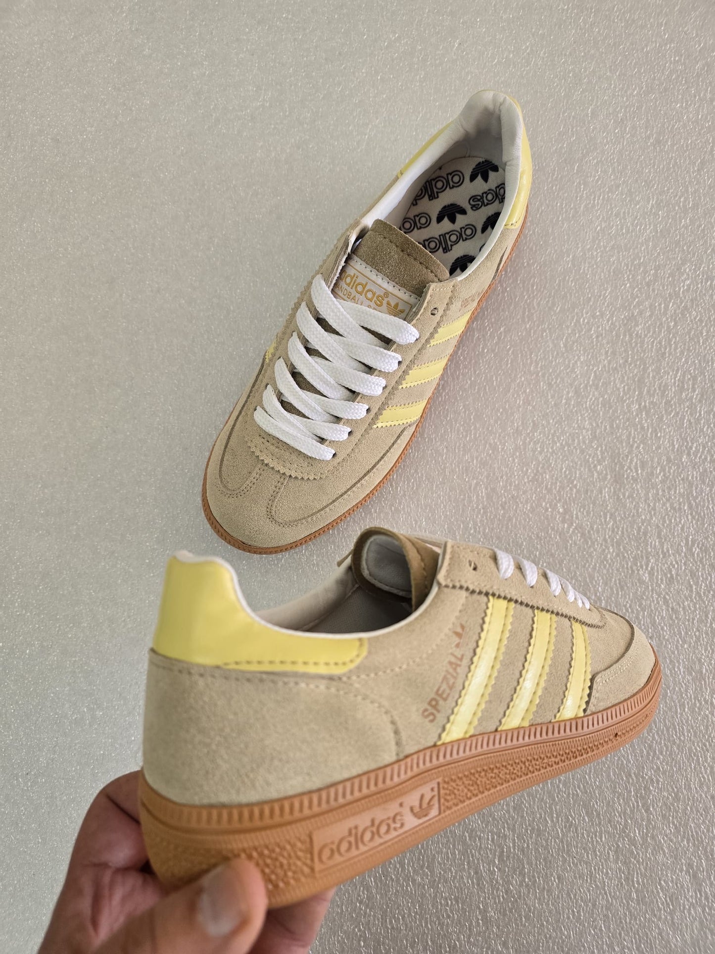 Special beige y amarillo