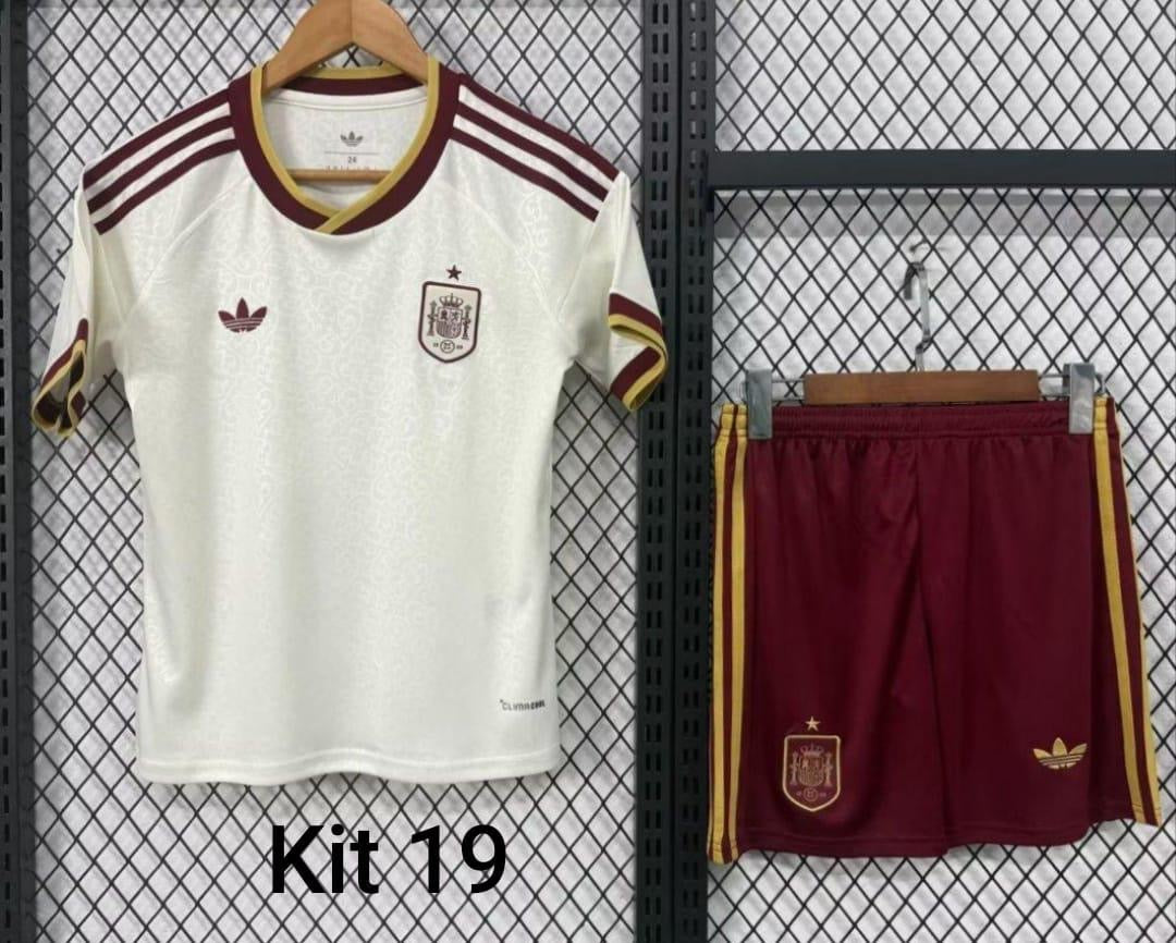 . Equipación niño España