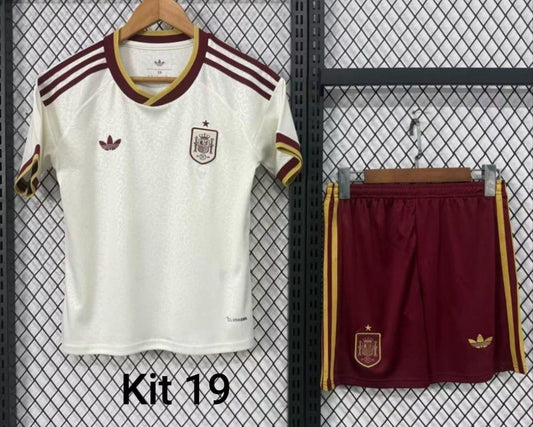 . Equipación niño España