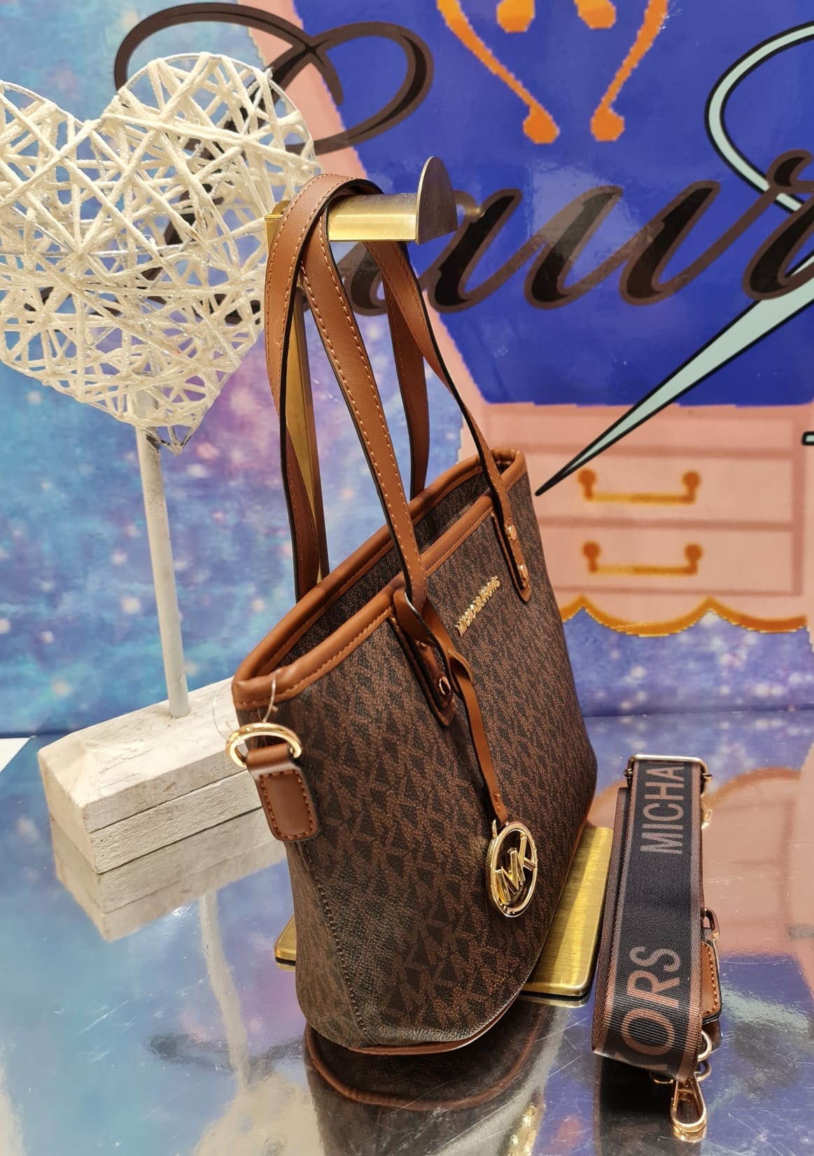 Bolso mk correa bordada