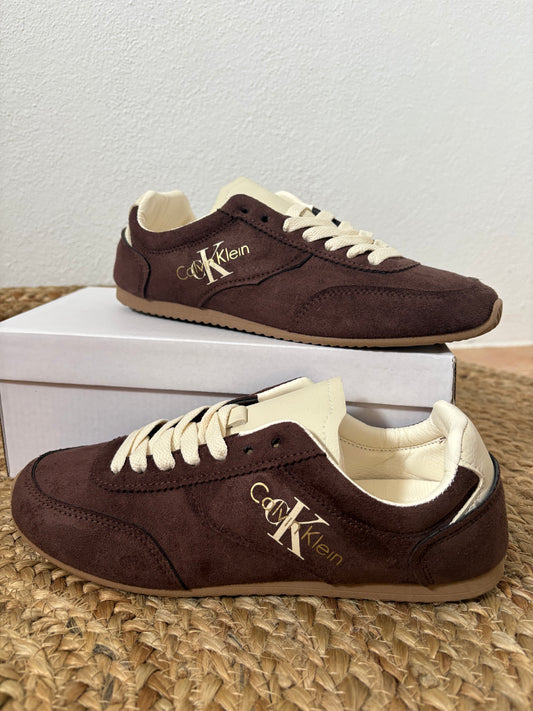 A Zapatilla chocolate ck